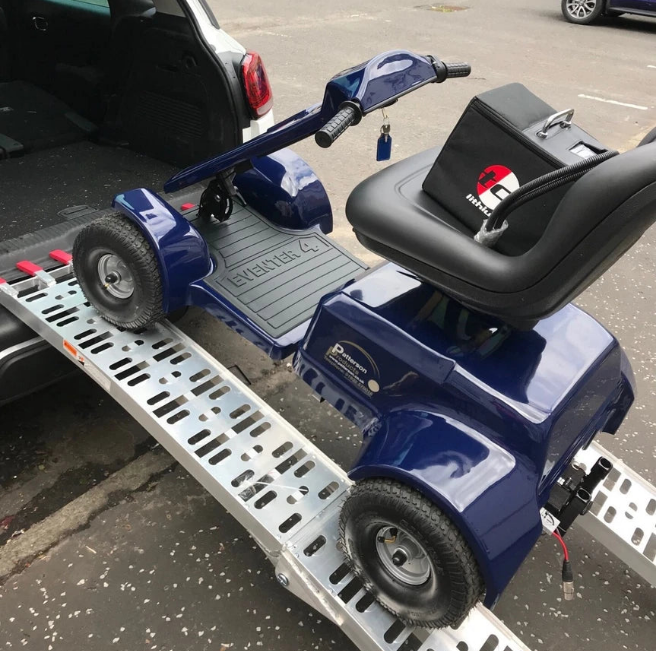 2 x Folding Loading Ramps - 2.2m 600kg Capacity Aluminium Van Trailer Loading — alternate product view 3