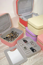 Travel jewellery case organiser compartments